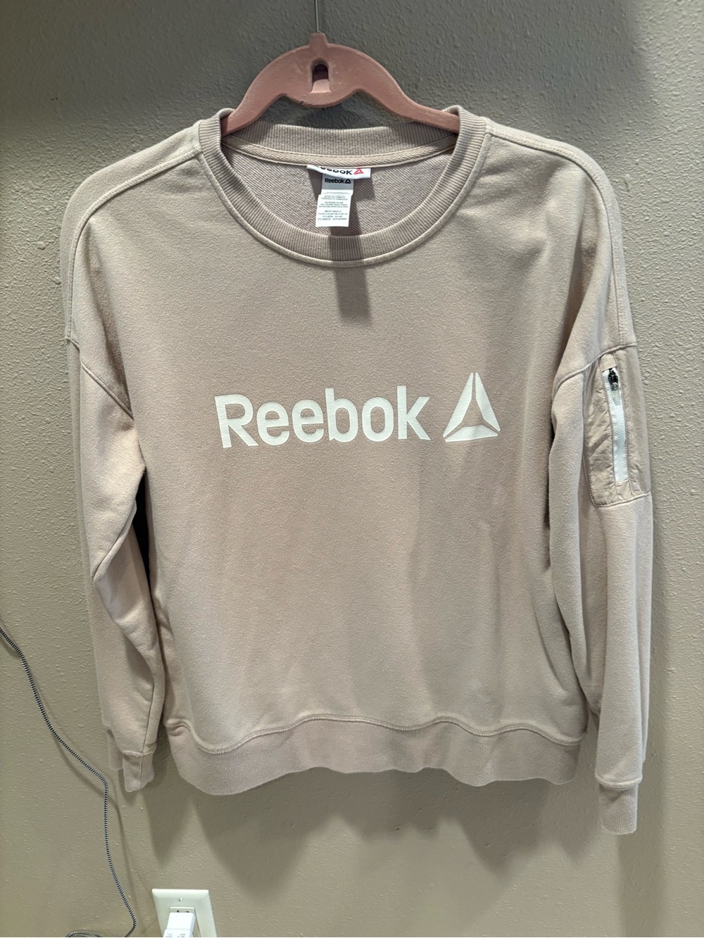 Reebok Crewneck Sweatshirt in Light Taupe